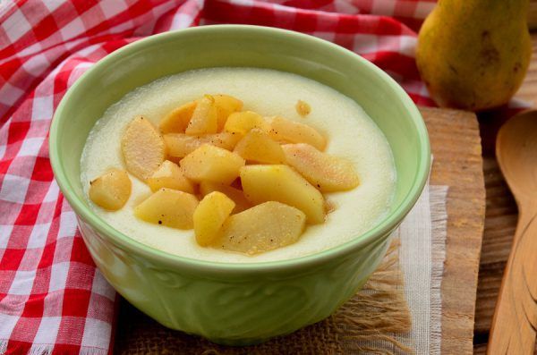 Превращаем утреннюю манную кашу в сладкий шедевр с грушей