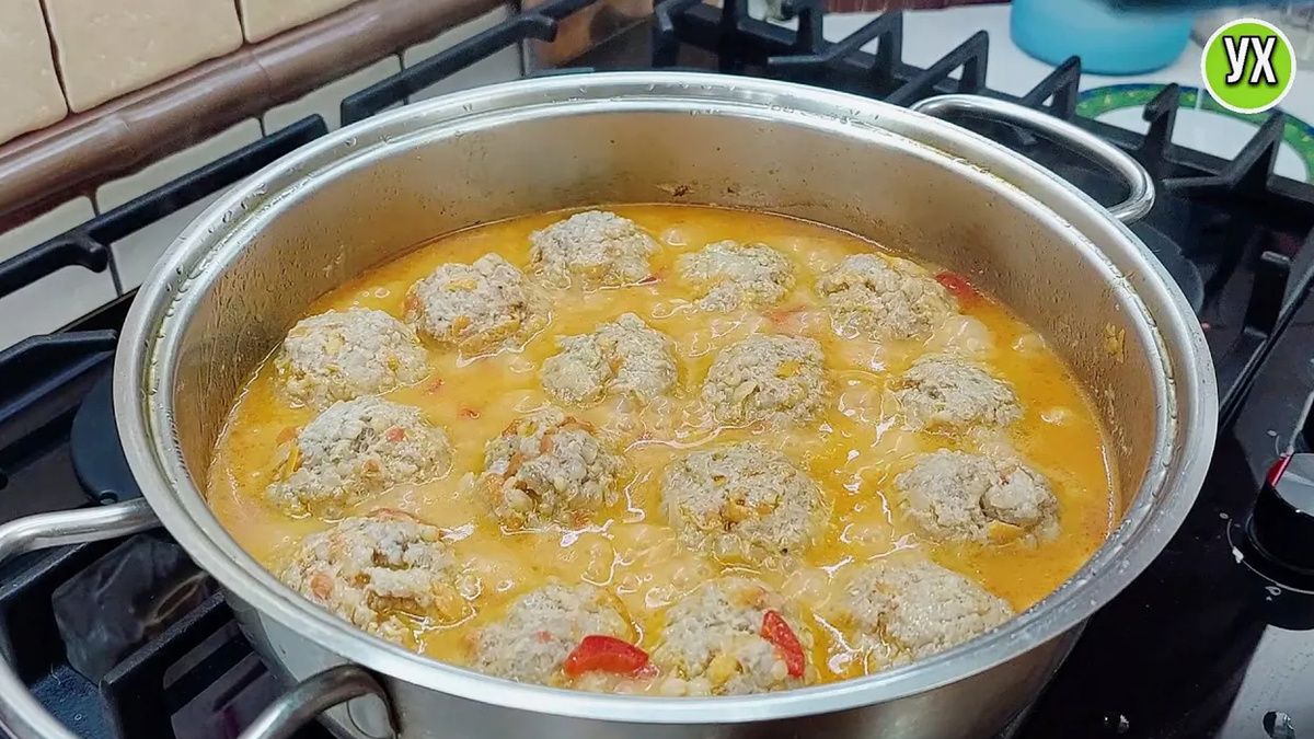 Необычные тефтели с перловкой и овощным соусом: кулинарный эксперимент на вашей кухне