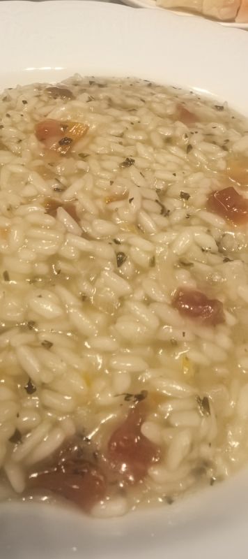 Ризотто с вялеными томатами и базиликом: вкусное путешествие в Италию