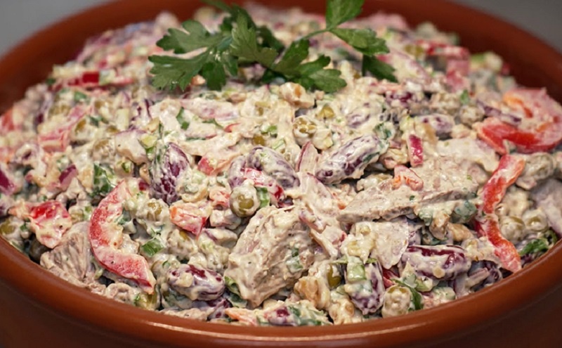 Салат «Тбилиси»: незабываемое блюдо для новогоднего стола