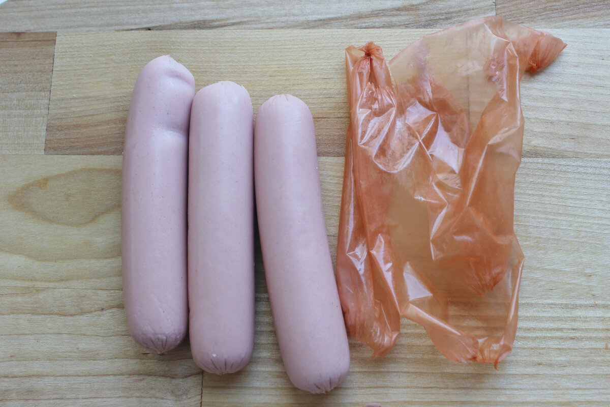 Сосиски в роли главного героя: как быстро приготовить вкусный салат