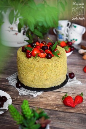 Изумрудный медовик: как приготовить необычный торт с ягодным вкусом