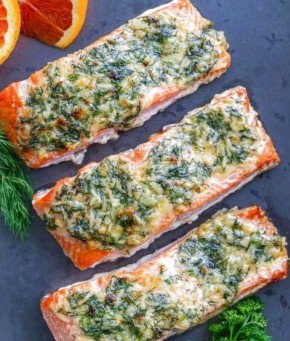 Роскошный жареный лосось с чесноком и зеленью: секреты идеального блюда