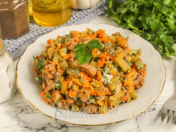 Салат с печенью и огурцами: неожиданное сочетание с пикантной ноткой