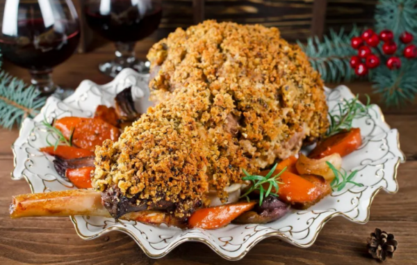 Сочная баранья нога, запеченная под хрустящей корочкой: просто и изысканно