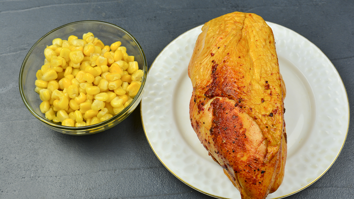 Салат за 10 минут: идеальный рецепт с копченой курицей