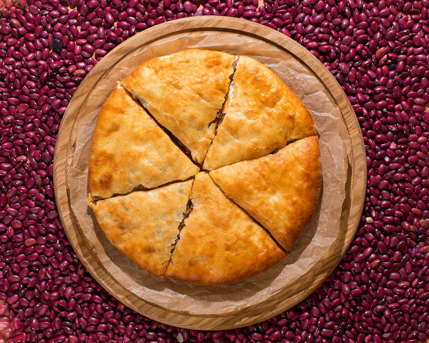 Уникальный грузинский пирог с фасолью: лобиани для вашего стола