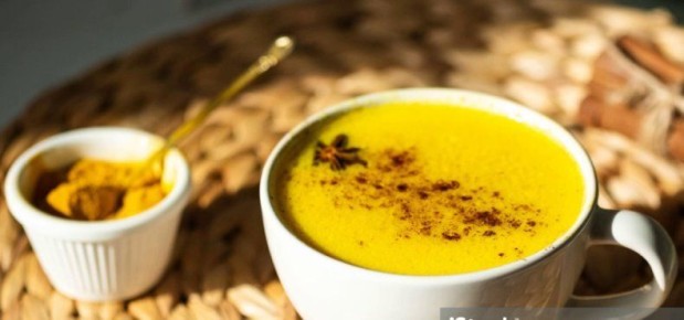 Как приготовить золотое молоко и почему оно так полезно