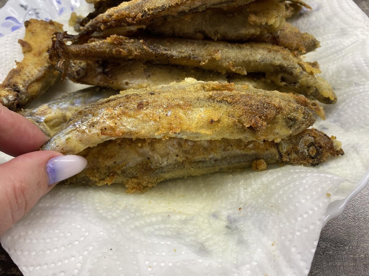 Как приготовить мойву с хрустящей корочкой и без надоедливого запаха