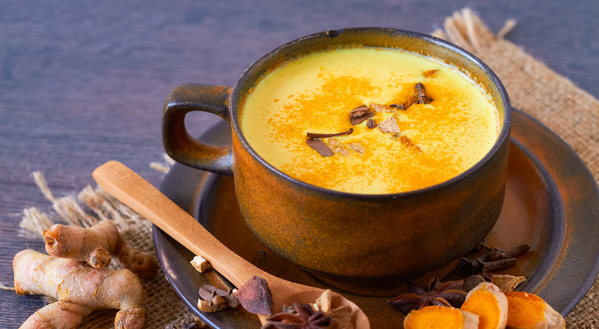 Золотое молоко: новый тренд среди знаменитостей и его уникальные свойства