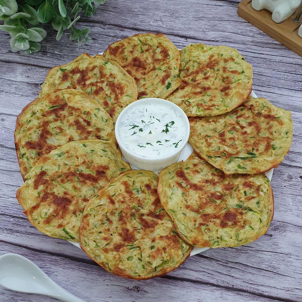 Кабачковые лепешки: полезная замена хлебу на каждый день