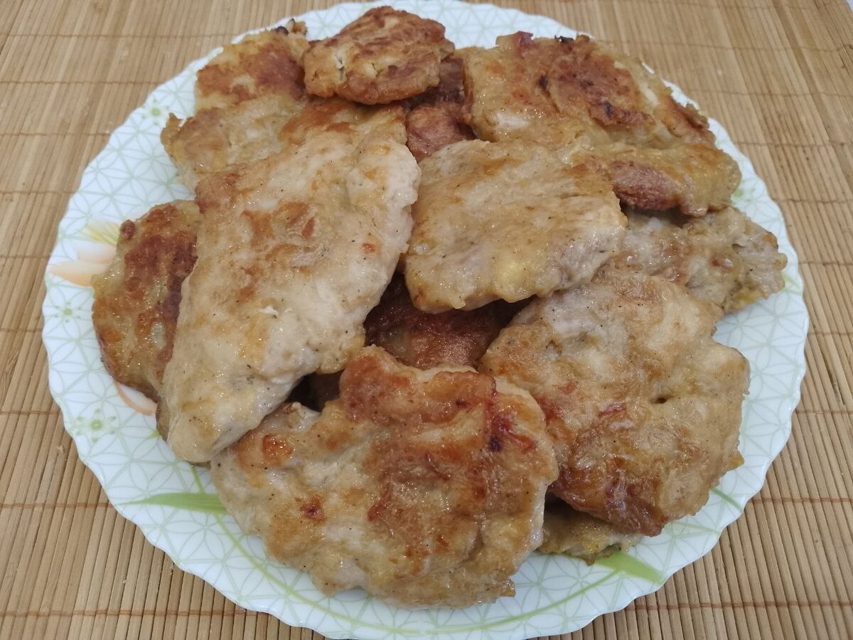 Мягкие и аппетитные куриные отбивные в сырном кляре