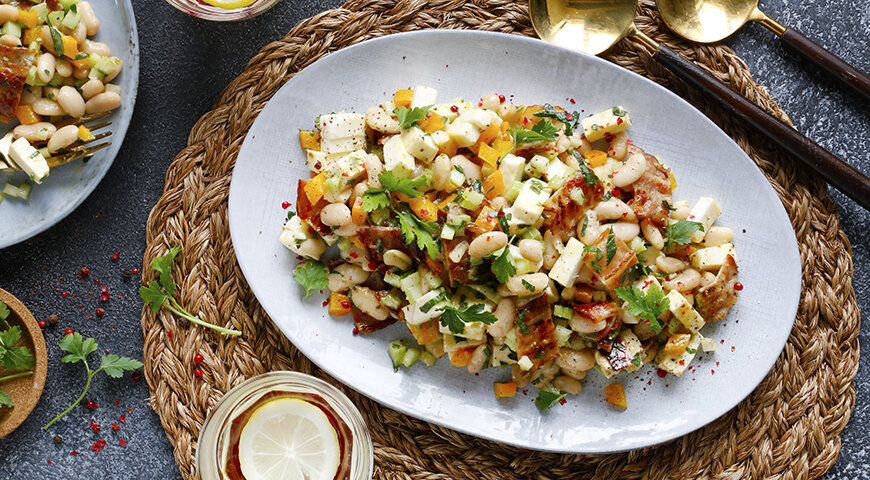 Салат с фасолью и плавленым сыром: вкусно и полезно