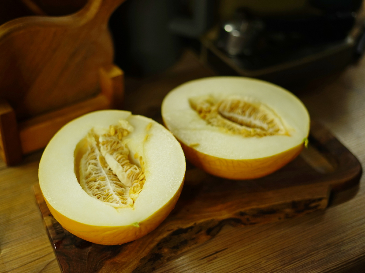 Праздник дыни: история и вкусный рецепт дынной шарлотки