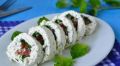 Аппетитные закусочные рулеты с творогом и помидорами