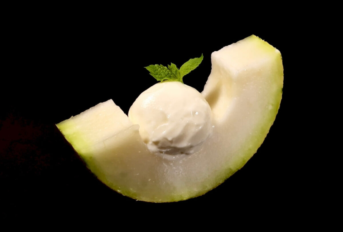 Летнее наслаждение: домашнее дынное мороженое с всего 3 ингредиентами