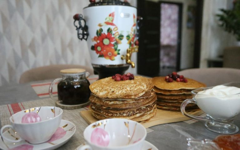 Как правильно запивать блины: советы диетолога