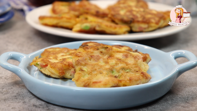 Нежные оладьи с пиццей: просто и вкусно!