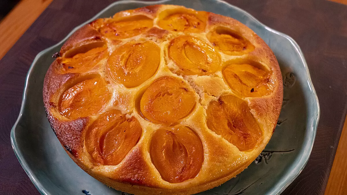 Манник с абрикосами: Пирог, простой как раз-два-три