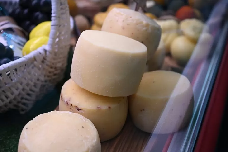 Суд отказал новосибирцу в иске к магазину из-за некачественного сыра