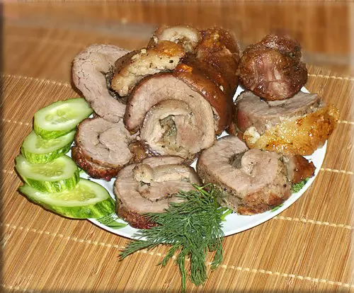 Вкусное решение: рулетики из свиного окорока