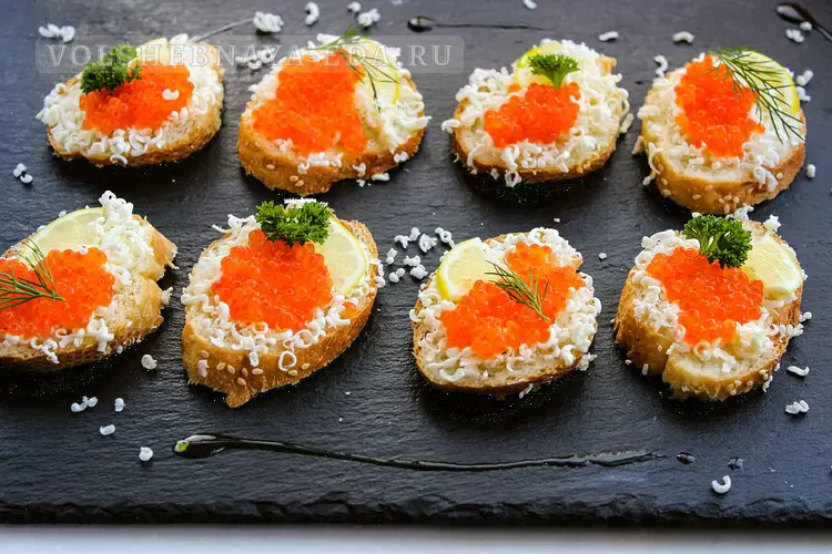 Бутерброды с красной икрой по рецепту ресторана Прага