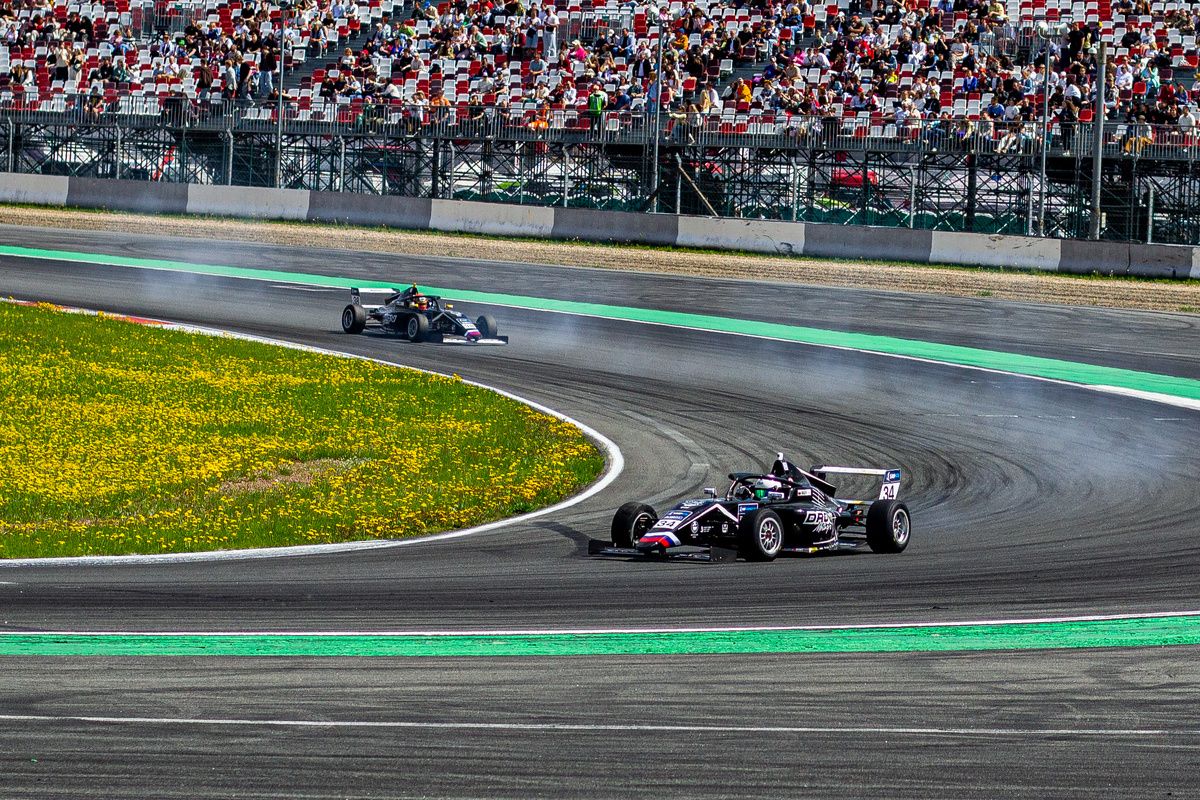 Взрывные эмоции на SMP Formula 4: яркие моменты 2026 года