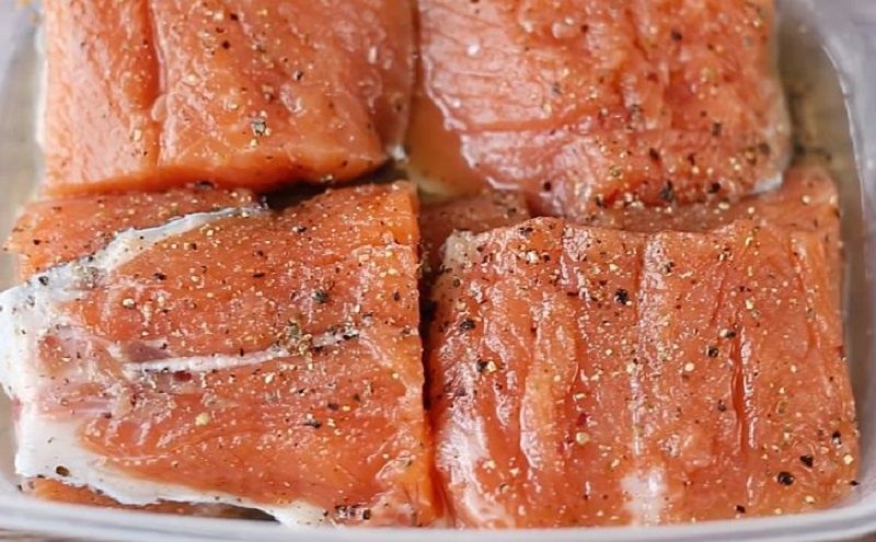 Как подготовить малосольную красную рыбу за 24 часа: секреты ресторанного вкуса у вас дома